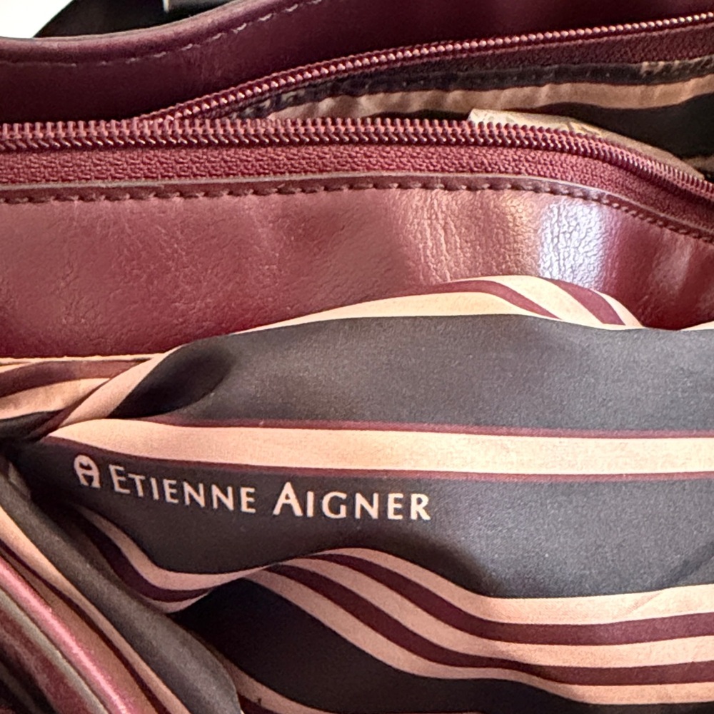 A Etienne Aigner Elegant Burgundy Leather Tote Bag. - Picture 2 of 13